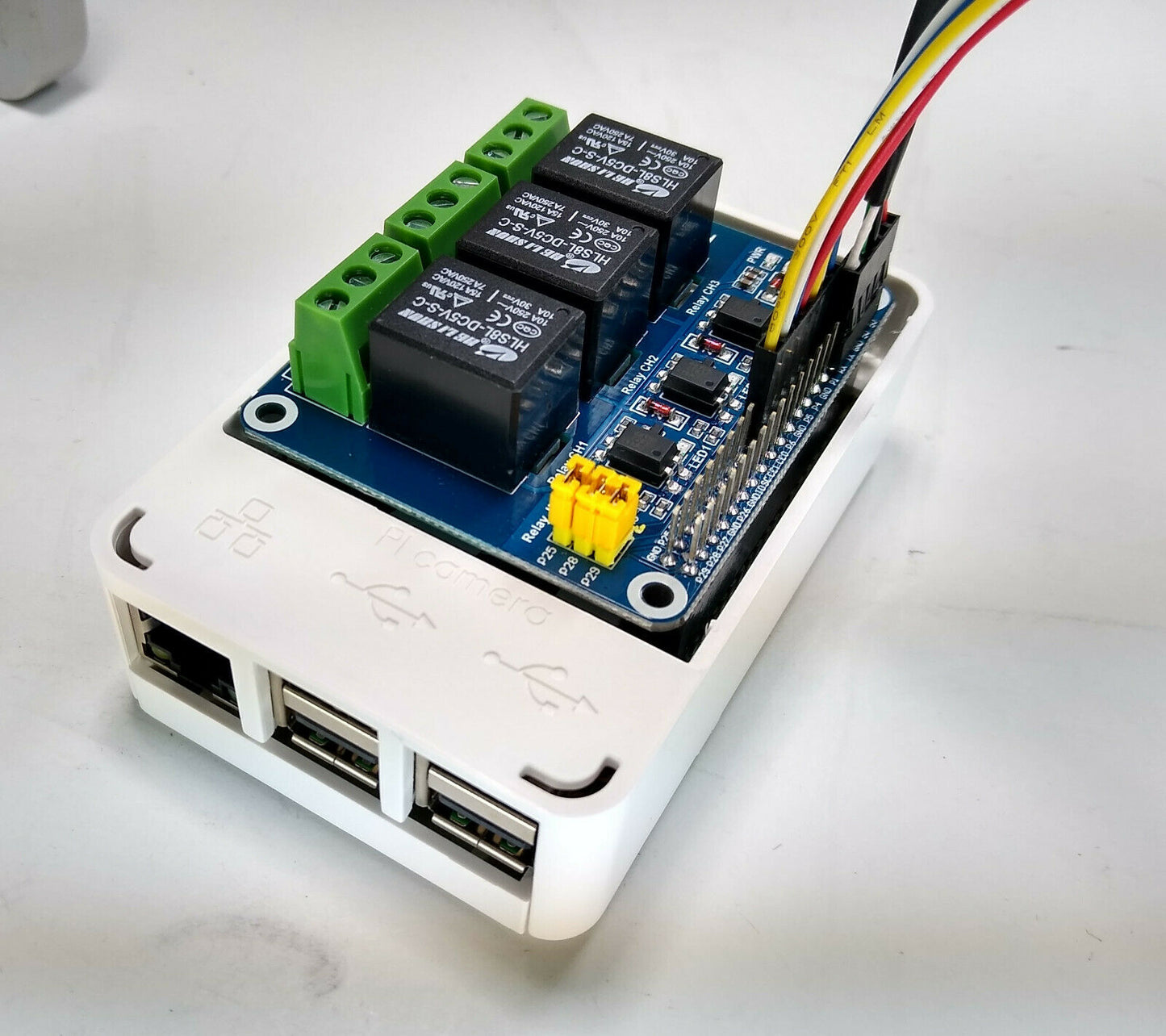 Single Entrance Controller for Wiegand Readers communicates by WiFi or wired Ethernet