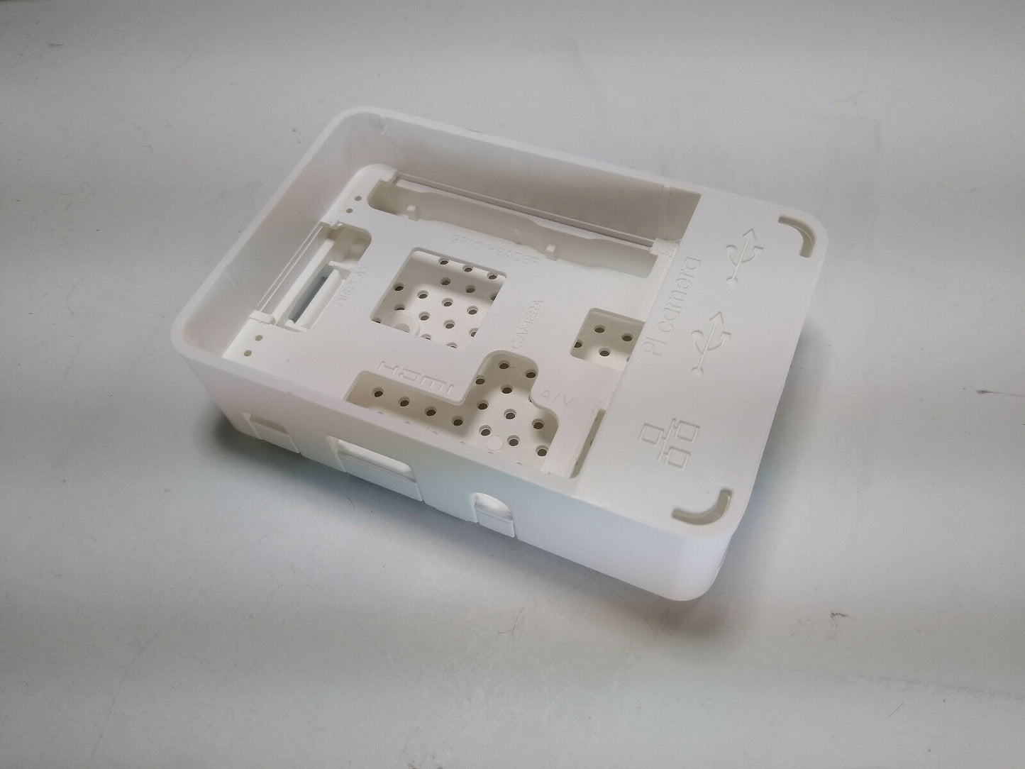 Single Entrance Controller for Wiegand Readers communicates by WiFi or wired Ethernet