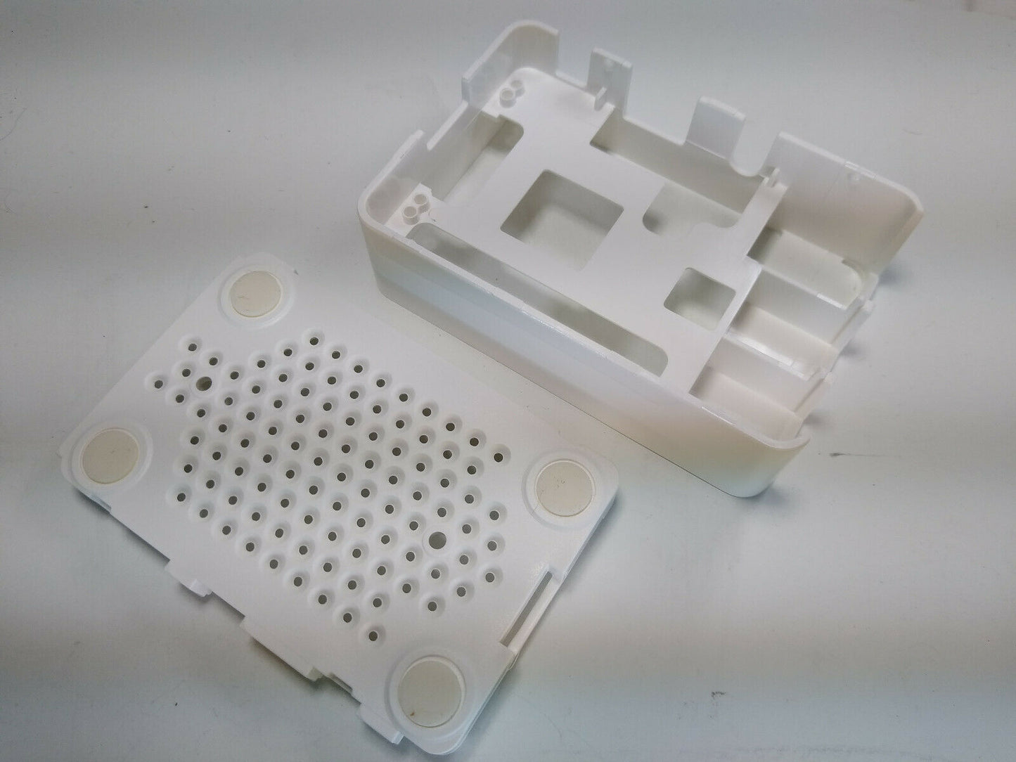 Single Entrance Controller for Wiegand Readers communicates by WiFi or wired Ethernet